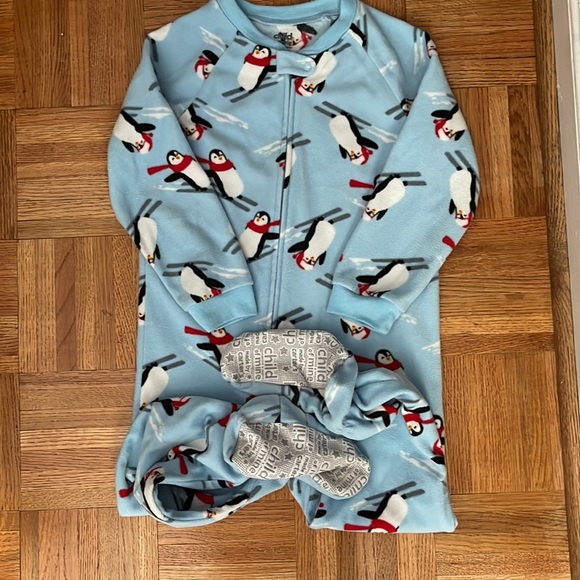 Carter’sfull zip fleece footie pajamas Penguins scarves print. 5T Christmas - Picture 3 of 6